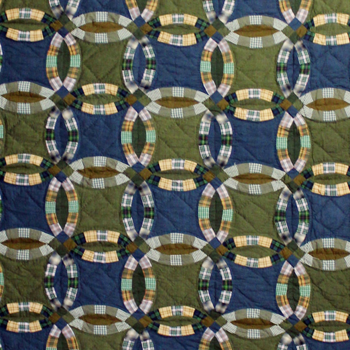 Chambray Ring Throw Quilt – 50"x60" Handmade Double Ring Wedding Pattern Quilt – Perfect for Cozying Up