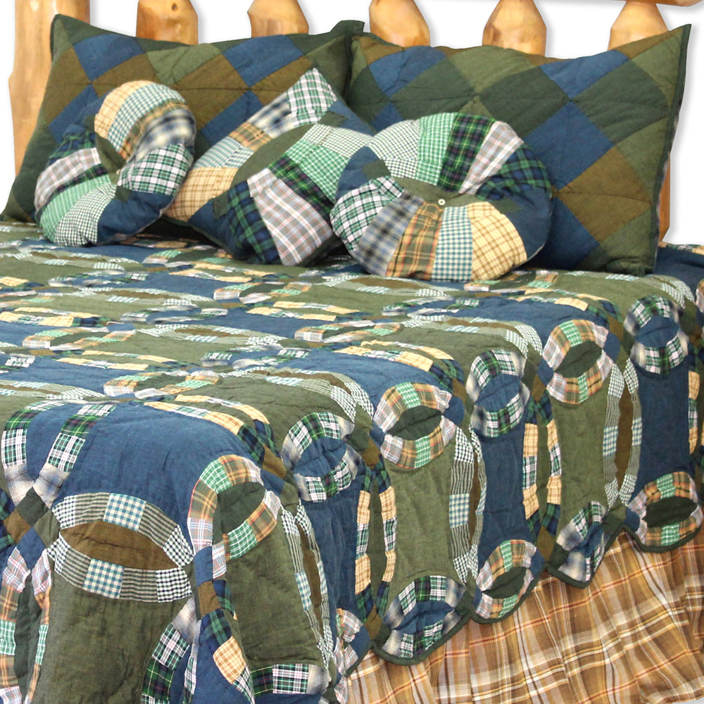 Chambray Wedding Ring Quilt, Hand cut and Patchwork cotton fabric blocks.