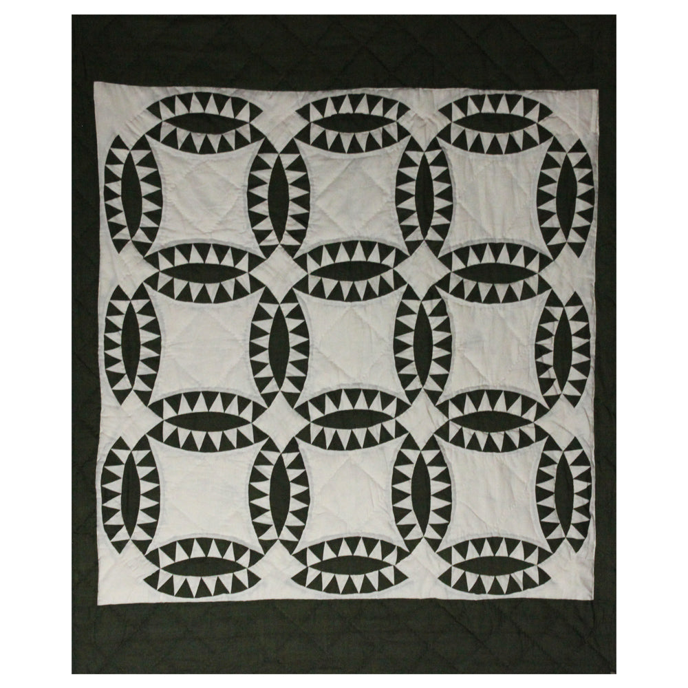  Patch Magic’s Emerald Wedding Ring Quilt - Denim emerald wedding ring intersecting with each other encircled with white hound tooth all around makes this quilt quite attractive and makes you cozy.
