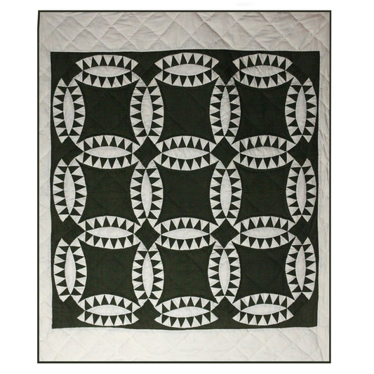 Patch Magic’s  Green Wedding Ring Quilt - Green wedding rings intersecting with each other encircled with white hound tooth all around makes this quilt quite attractive and makes you cozy and gives warmth.